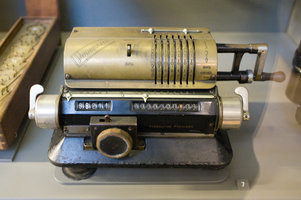 Machine à calculer mécanique Vaucanson, vers 1930